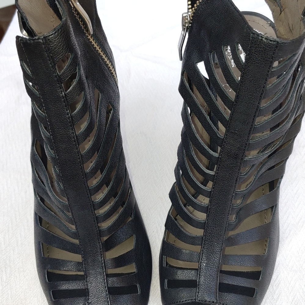 Shoes - Picture 2 of 3